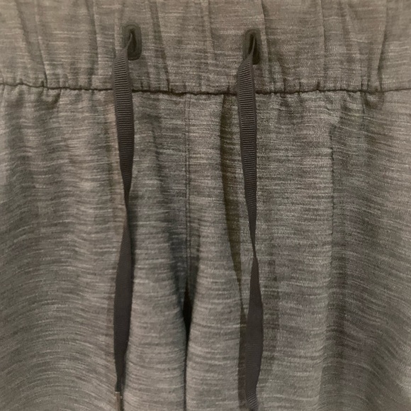 Lululemon size 6 draw string shorts - Picture 2 of 7